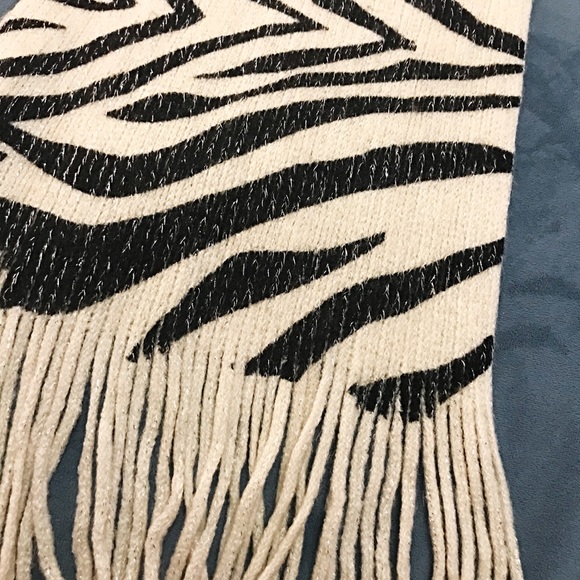 Macy’s Scarf - Picture 2 of 4